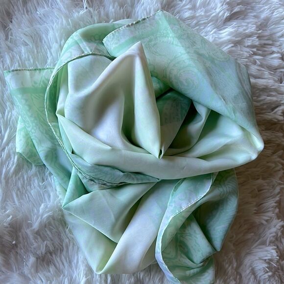 Simply Noelle Large Squarish Green & Cream Paisley Scarf - Picture 6 of 9